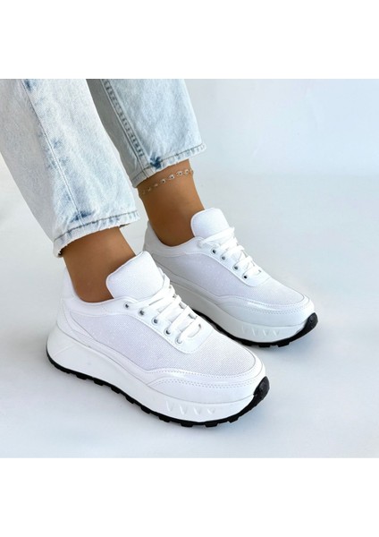 Beyaz Cilt Bağcıklı Spor Ayakkabı fırsatları