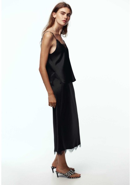 Siyah Dantel Detaylı Saten Etek fiyatları