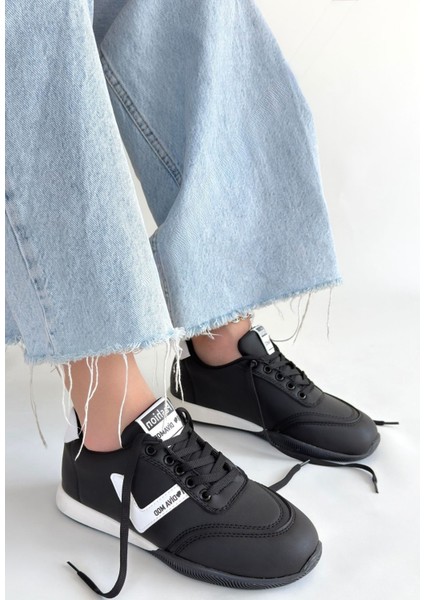 Siyah Cilt Beyaz Detaylı Bağcıklı Spor Ayakkabı