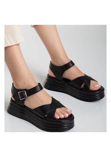 Siyah Cilt Kemerli Sandalet fırsatları