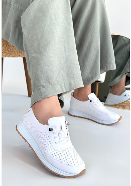 Beyaz Cilt Bağcıklı Spor Ayakkabı