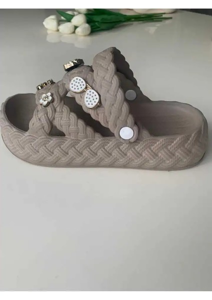 Yumuşak Eva Kadın Terlik Taşlı Aksesuarlarla Şık Plaj ve Havuz Kullanımı İçin