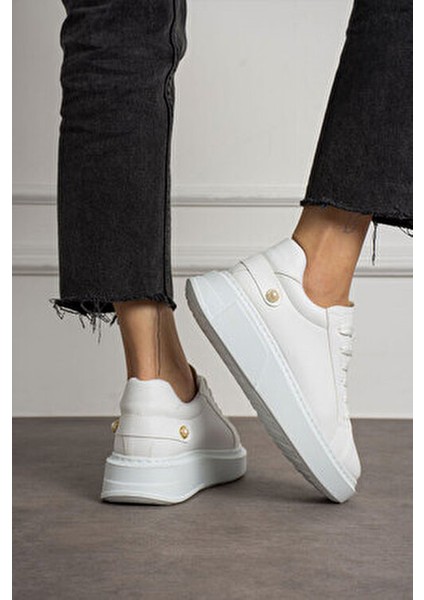Beyaz Bağcıklı Inci Detaylı Kalın Taban Spor Ayakkabı fiyatları
