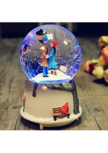 Sokak Lambası Altında Bankta Oturan Çift Işıklı Müzikli Püskürtmeli Büyük Boy Kar Küresi modelleri