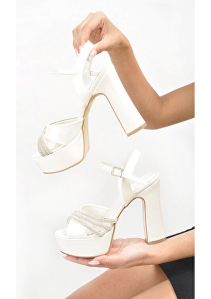 Çapraz Bantlı Parlak Taşlı Platformlu Beyaz Gelinlik Ayakkabısı
