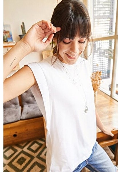 Kadın Beyaz Koltuk Altı Parçalı Yarasa T-Shirt TSH-19000330 modelleri