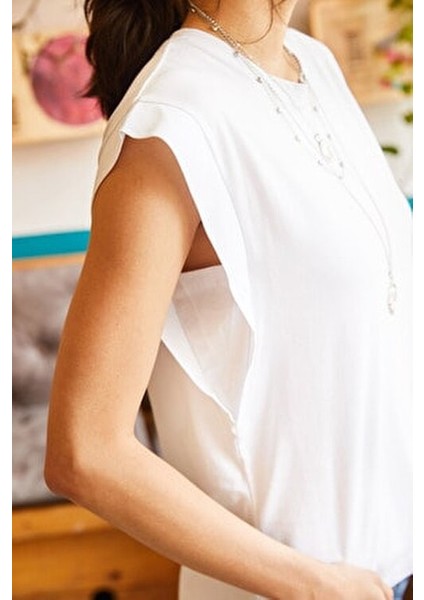 Kadın Beyaz Koltuk Altı Parçalı Yarasa T-Shirt TSH-19000330 indirimleri