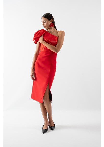 Italio Üst Organze Tek Omuz Fiyonklu Drapeli Yırtmaçlı Kısa Abiye Elbise Kırmızı fiyatları