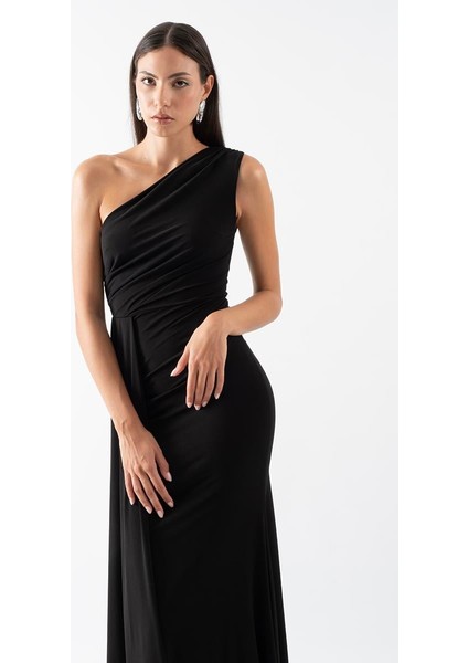 Fawcett Tek Omuz Bele Oturan Yandan Şal Detaylı Uzun Abiye Elbise Siyah