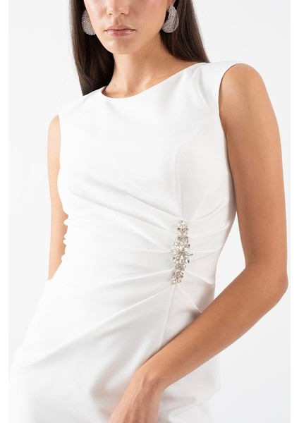 Ortenilla Yuvarlak Yaka Yanı Pileli Taş Aksesuar Detaylı Yırtmaçlı Kısa Abiye Elbise Ekru fırsatları