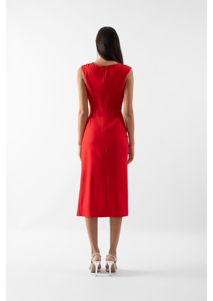 Rainwaterı Yuvarlak Yaka Kolsuz Yırtmaçlı Belden Aşağı Şerit Taş Aksesuar Detaylıı Kısa Abiye Elbise Kırmızı modelleri