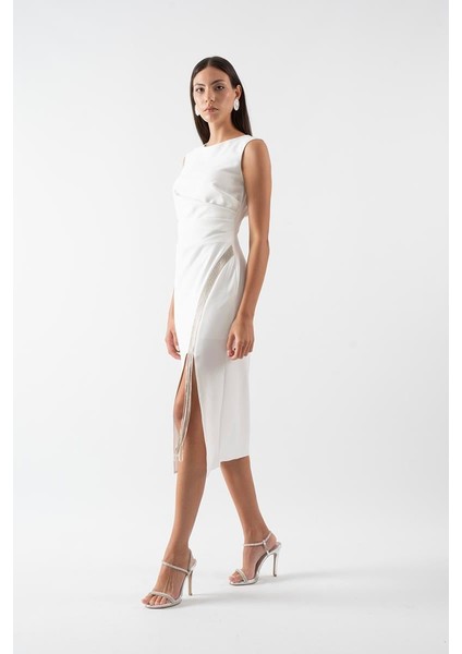 Rainwaterı Yuvarlak Yaka Kolsuz Yırtmaçlı Belden Aşağı Şerit Taş Aksesuar Detaylıı Kısa Abiye Elbise Ekru