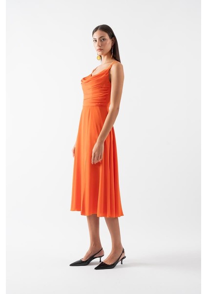 Riemelt Degaje Yaka Askılı Şırt Çarpraz Bağcıklı Midi Abiye Elbise Oranj modelleri