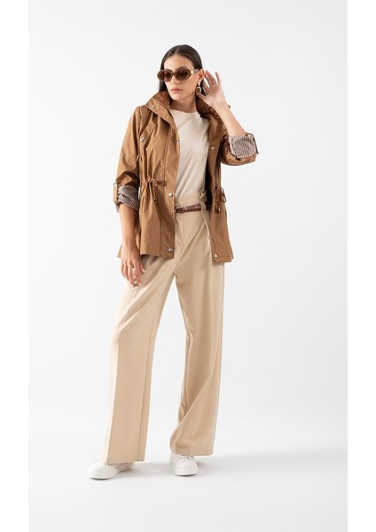 Goudot Kapüşonlu Mevsimlik Parka – Beli Büzgülü, Çıtçıt Detaylı Taba