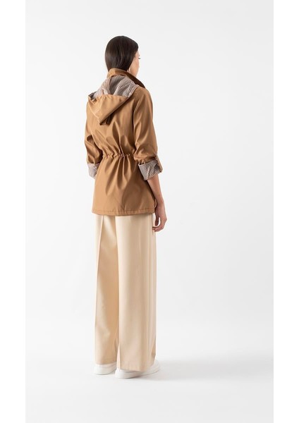 Goudot Kapüşonlu Mevsimlik Parka – Beli Büzgülü, Çıtçıt Detaylı Taba modelleri