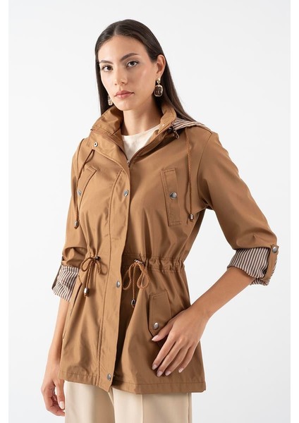 Goudot Kapüşonlu Mevsimlik Parka – Beli Büzgülü, Çıtçıt Detaylı Taba indirimleri