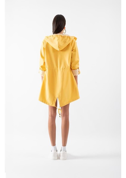 Clemente Kapüşonlu Ayarlanabilir Beli Büzgülü Katlamalı Kol Mont Sarı modelleri