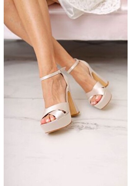 Koşma Garantili Ten Saten 13 cm Platform Topuklu Kadın Abiye Ayakkabı