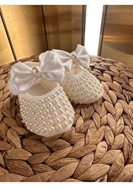 Kız Bebek Fiyonk Detay Parlak Incili 0-6 Ay Arası 10CM Hediyelik Patik Lüx Cırtcıtlı indirimleri