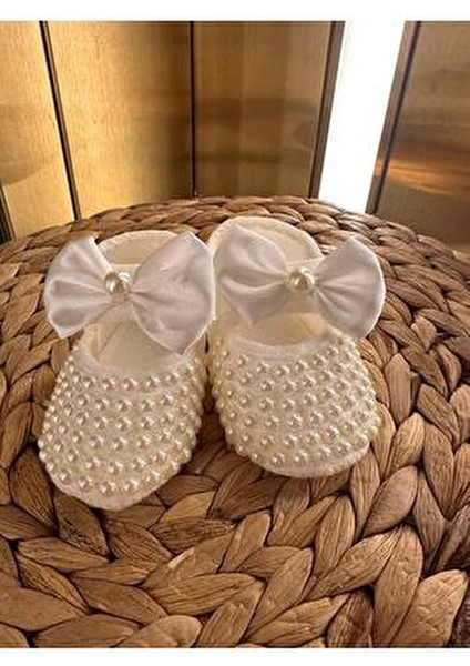 Kız Bebek Fiyonk Detay Parlak Incili 0-6 Ay Arası 10CM Hediyelik Patik Lüx Cırtcıtlı