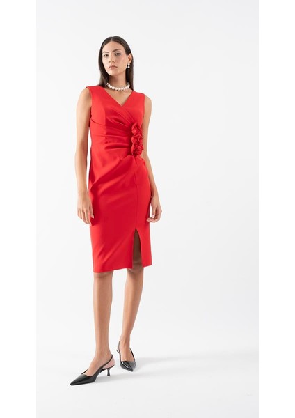 Fairlie Önü Arkası V Yakalı Beli Drapeli Gül Detaylı Yırtmaçlı Kısa Abiye Elbise Kırmızı