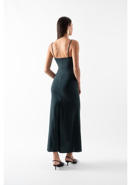 Amulia Ince Askılı Önü Fırfırlı Uzun Abiye Elbise Zümrüt modelleri