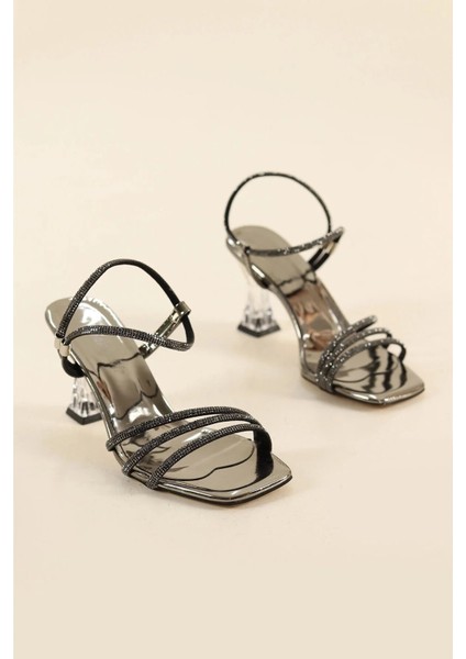 Iribu Kadın Taşlı Şeffaf Topuklu Sandalet – Abiye / Gümüş – Orta Topuklu Şeffaf Bantlı Ayakkabı