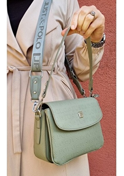 Kadın Çapraz Çanta Suni Deri Yazı Deseniyle Şık ve Modern 0-15 lt Kapasite modelleri