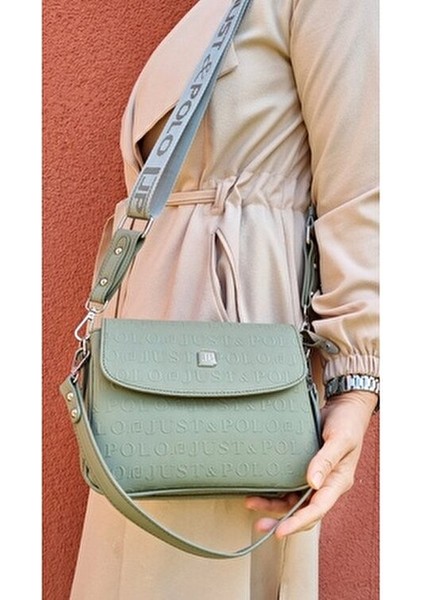 Kadın Çapraz Çanta Suni Deri Yazı Deseniyle Şık ve Modern 0-15 lt Kapasite fırsatları