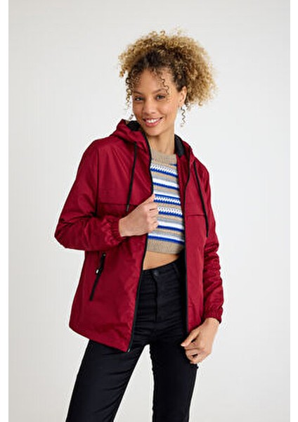 Kadın Içi Astarlı Suya Dayanıklı Kapüşonlu Cepli Yağmurluk modelleri