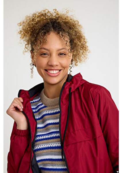 Kadın Içi Astarlı Suya Dayanıklı Kapüşonlu Cepli Yağmurluk fırsatları