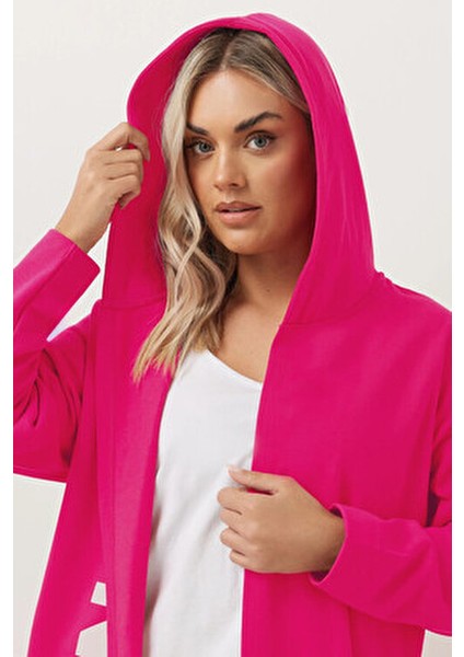 Büyük Beden Kapüşonlu Uzun Kollu Yazı Baskılı Cepsiz Hırka 303983 fırsatları