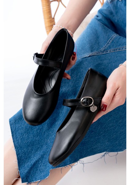 İNF-324 Siyah Baretli Tokalı Günlük Kadın Babet