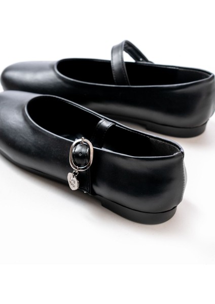 İNF-324 Siyah Baretli Tokalı Günlük Kadın Babet modelleri