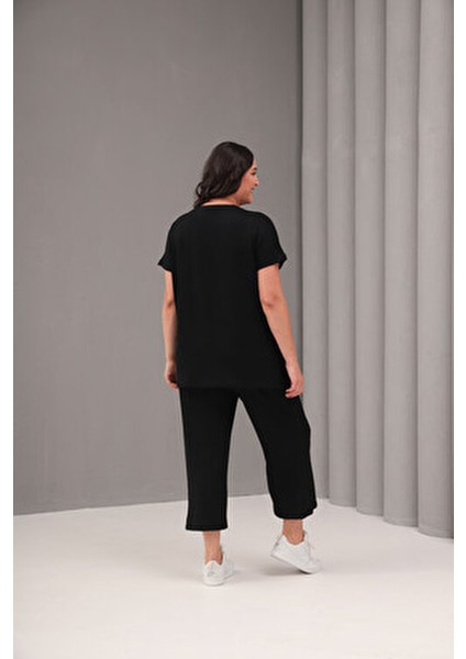 Kadın Büyük Beden Siyah, Bisiklet Yaka, Düşük Kol, Biye Detaylı Kapri Boy Takım 65N39069 indirimleri