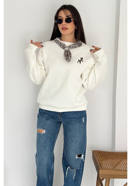 Kadın Dekoratif Yakalı Likralı Sweatshirt – Konforlu & Karakterli Stil fiyatları