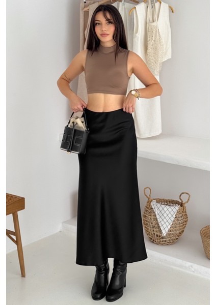 Kadın Saten Volanlı Uzun Etek – Akıcı & Zarif Stil