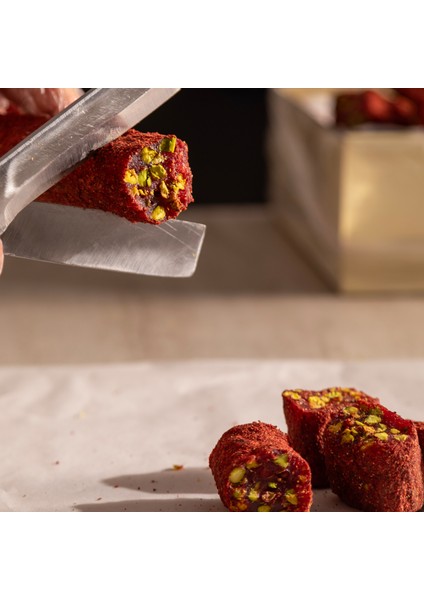 Şeker İlavesiz Çilekli Antep Fıstıklı Lokum 500 gr fırsatları