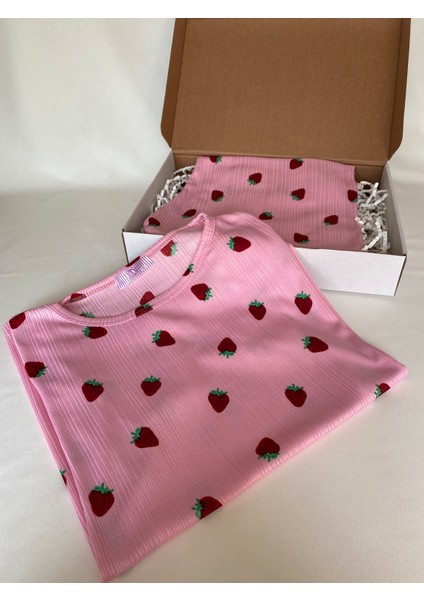Çilek Desenli Kadın Pijama Takımı modelleri