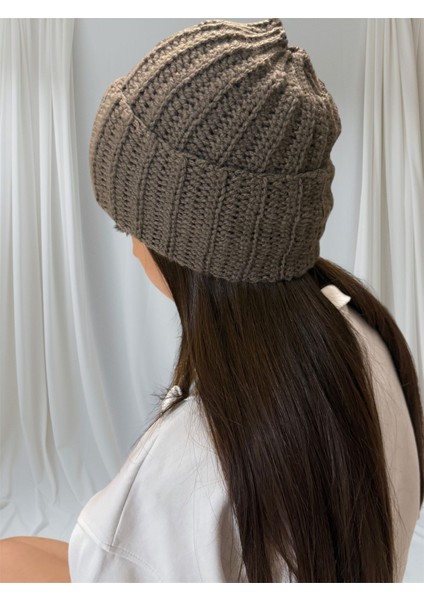 Kahverengi Kadın Bere