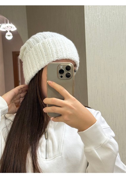 Kadın Beyaz Bere modelleri