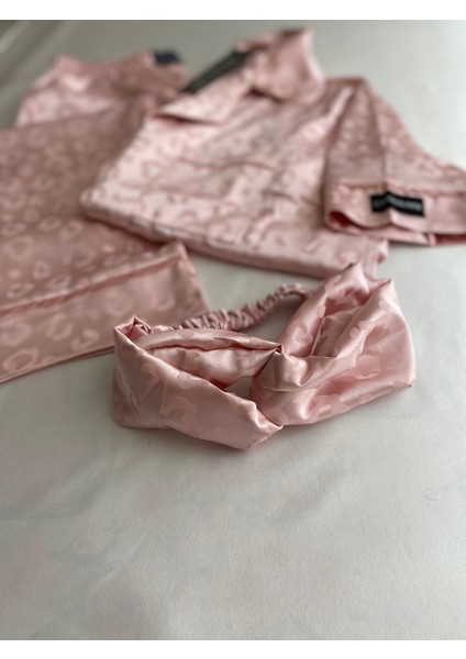 Pembe Leopar Desenli Saten Kumaş Kısa Kollu Kadın Pijama Takımı fiyatları