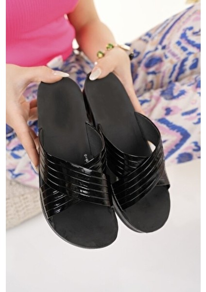Kadın Siyah Dolgu Topuk Terlik Hafif Suni Deri Günlük Kullanım İçin Rahat Genç Anne Terlik fırsatları