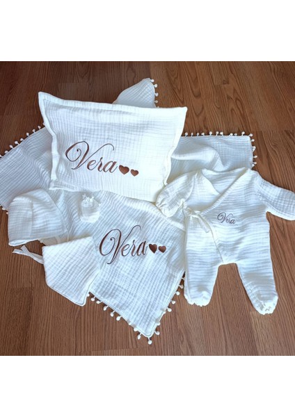 Kişiye Özel Isim Nakışlı 6’lı Müslin Hastane Çıkışı Bebek Seti – %100 Pamuk