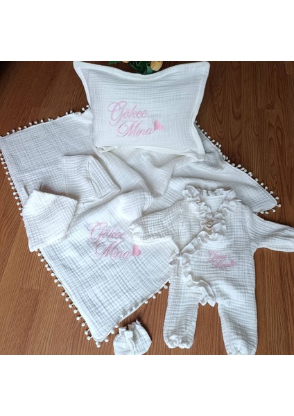 Kız Bebeklere Özel 6 Parça Fırfırlı Müslin Hastane Çıkış Seti – Kişiye Özel Isim Nakışlı