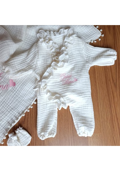 Kız Bebeklere Özel 6 Parça Fırfırlı Müslin Hastane Çıkış Seti – Kişiye Özel Isim Nakışlı indirimleri