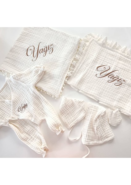 Kişiye Özel 6'lı Hastane Çıkışı Seti – Ponponlu Battaniye & Fırfırlı Yastık, 4 Kat Müslin