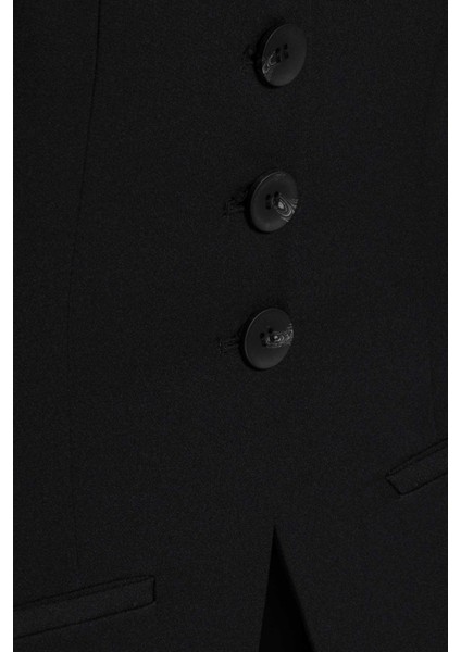 Kadın Siyah Geniş Yaka Blazer indirimleri