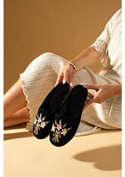 Siyah Buket Kadın Ev Terliği Kışlık Kapalı Yumuşak Rahat Terlik Nakışlı Çeyiz Misafir Terliği
