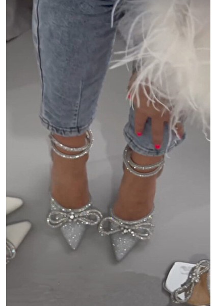 Kadın Gümüş Simli Saten Sivri Burun Abiye Ayakkabı 8cm Şeffaf Topuklu Taşlı Fiyonk Detaylı modelleri